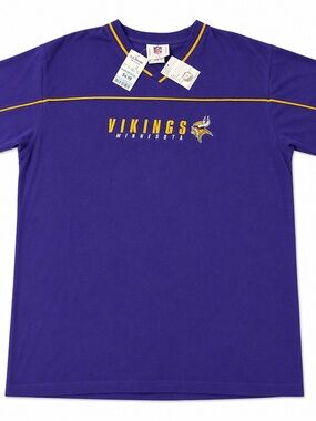 NFL Minnesota Vikings Embroidered V-Neck Tee Men’s XL NWT